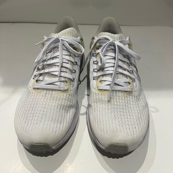 Nike Women's Air Zoom Pegasus 39 Low Top Sneakers White Size 6.5 - Picture 4 of 9